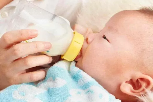 Pemberian ASI dan Susu Formula Untuk Bayi